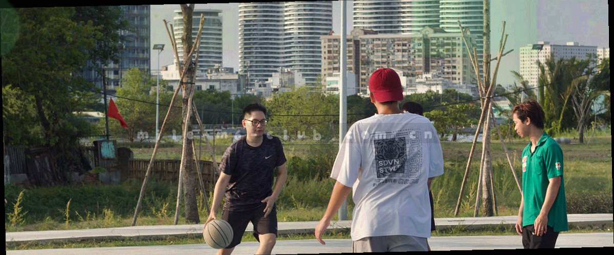 深墨绿背景上交叠的纸张纹理、编号标签与细线网格抽象图